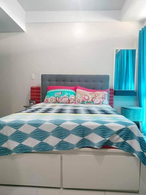 Cubao Manhattanheights U31N Tb, Studio Unit Манила Екстериор снимка